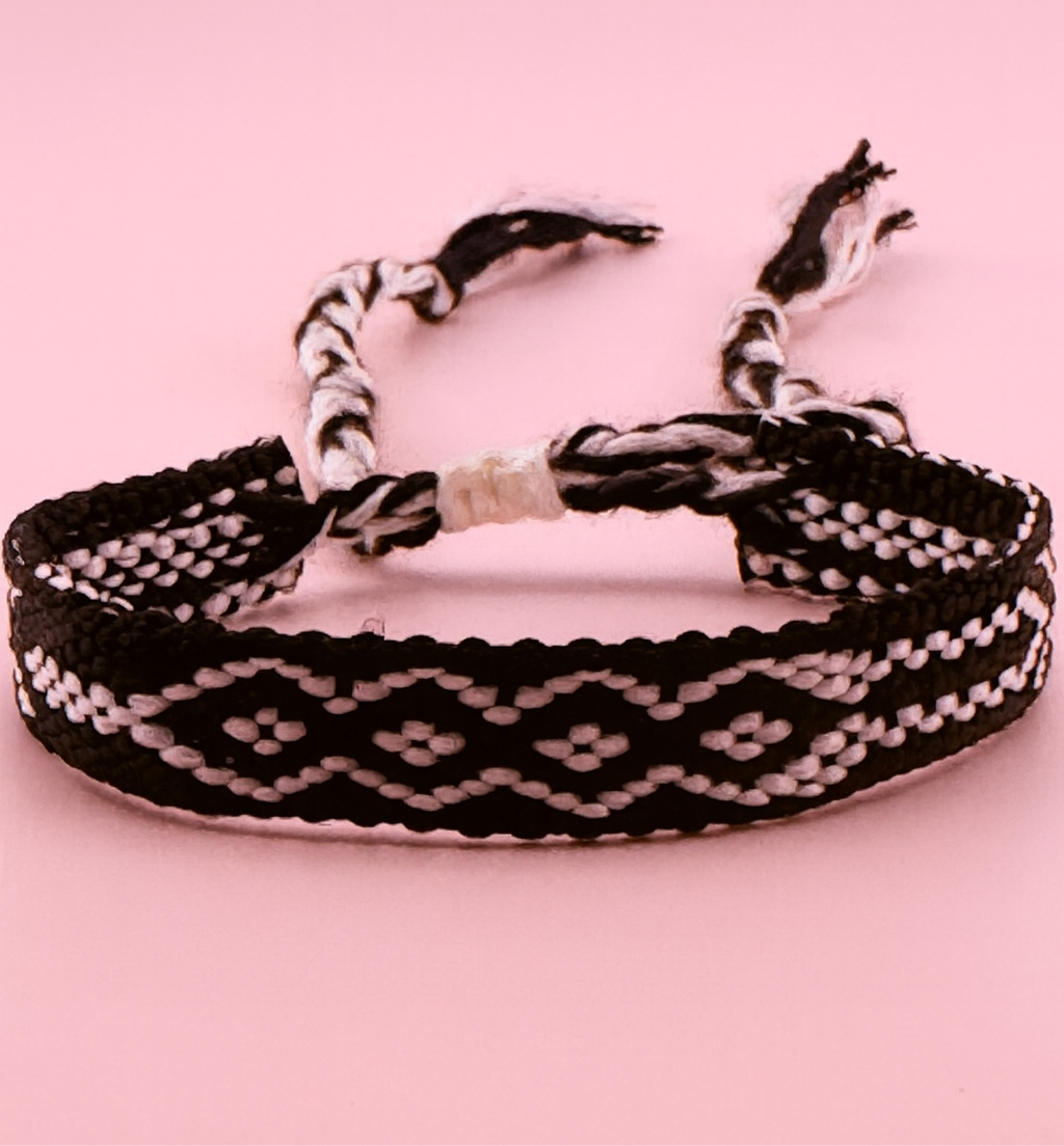 Bassie Black and white adjustable woven bracelet