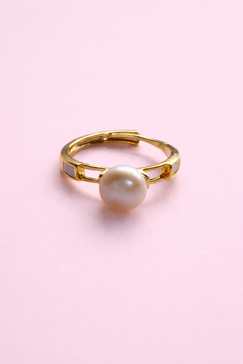 Jane 18k gold filled, Mother of pearl & Real fresh water pearl ring