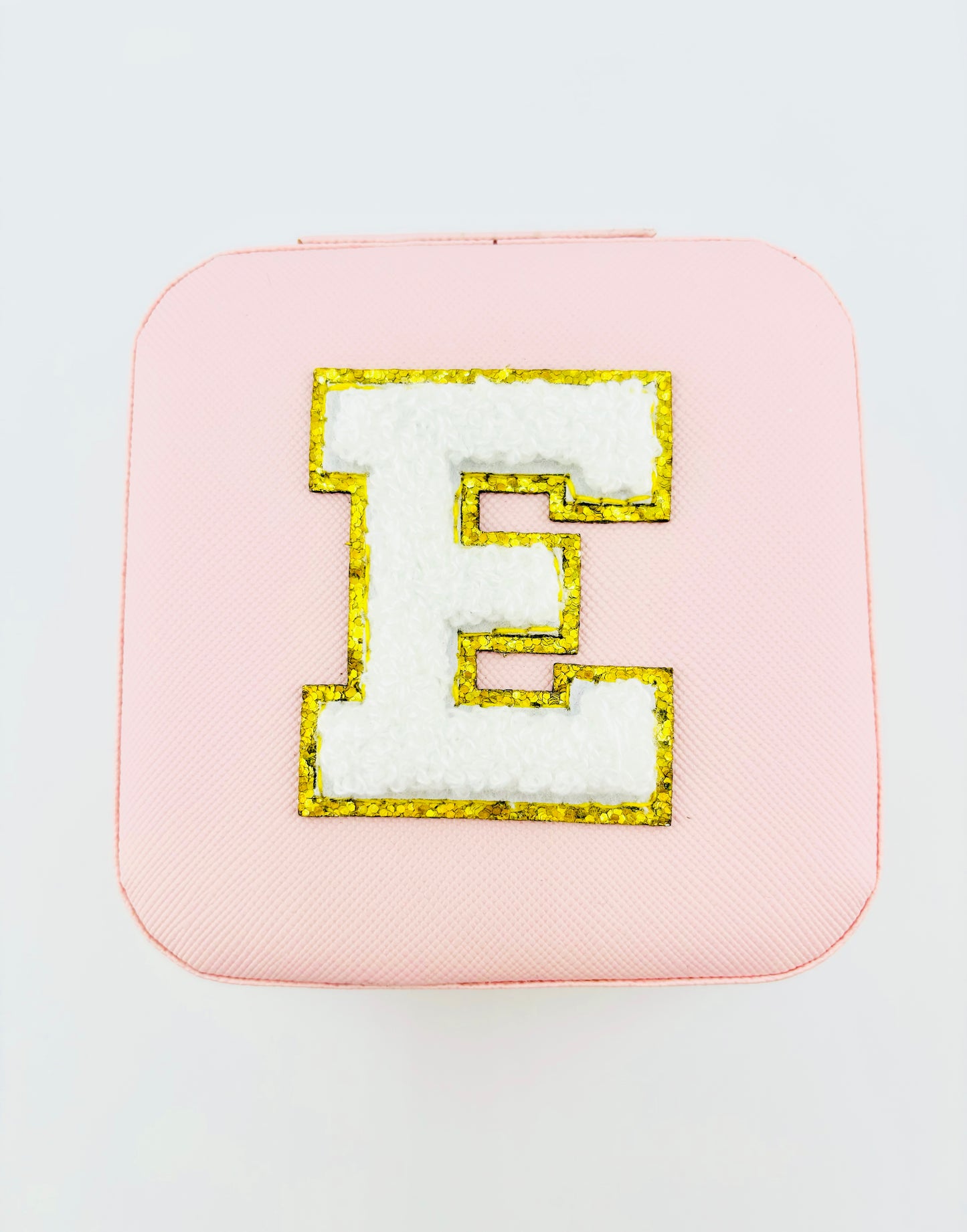 Letter E travel jewelry case in pink