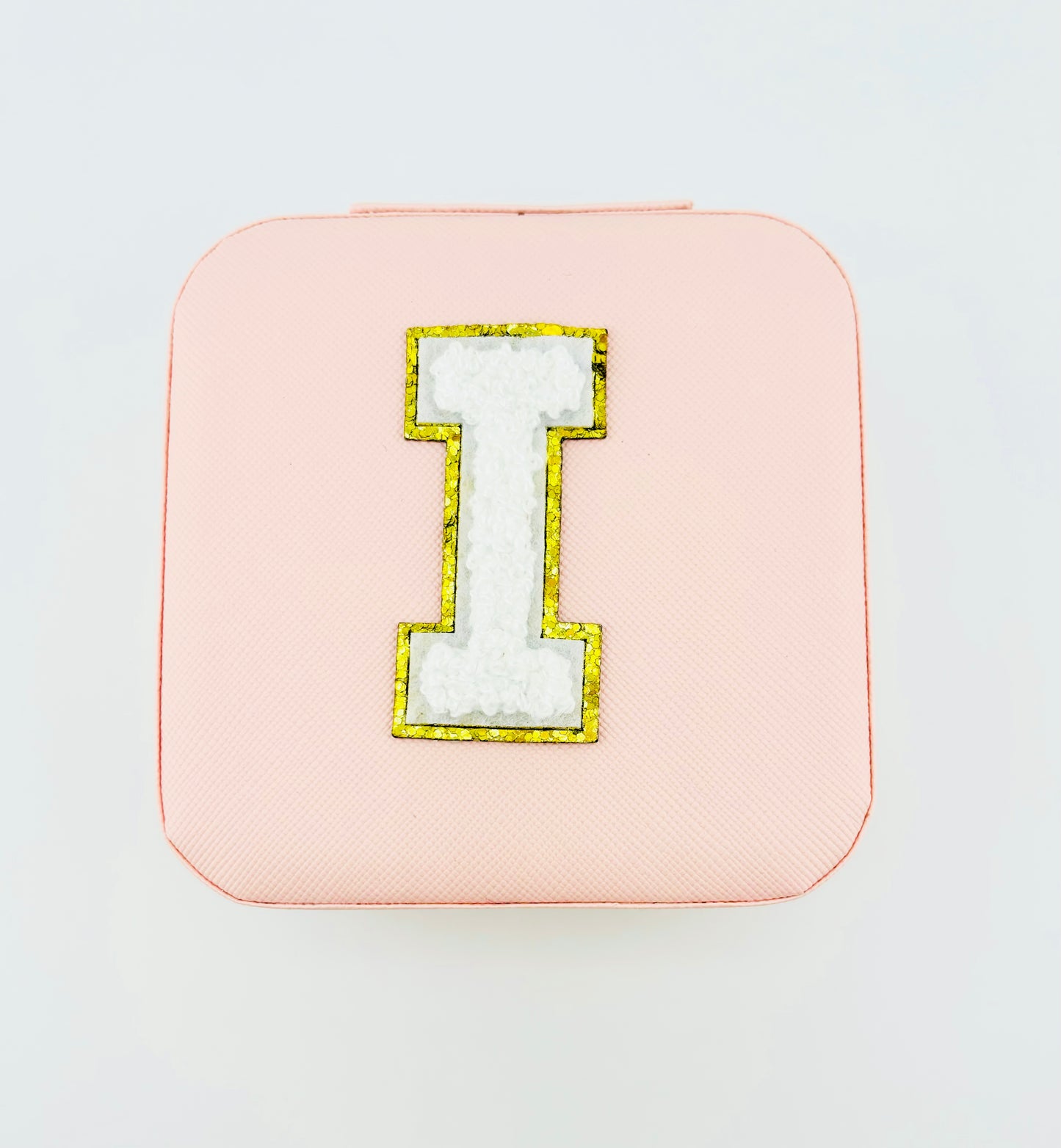 Letter I travel jewelry case in pink