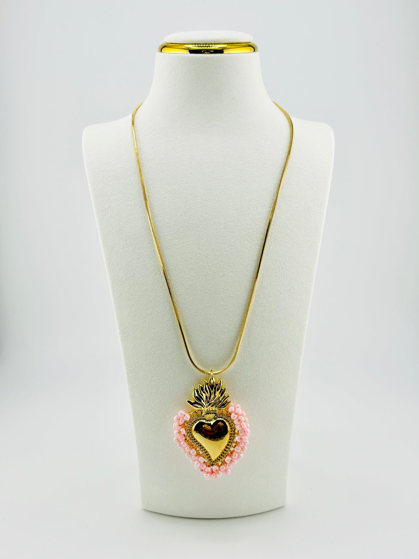 Abbie necklace with beaded pink glass beads in 18k gold filled