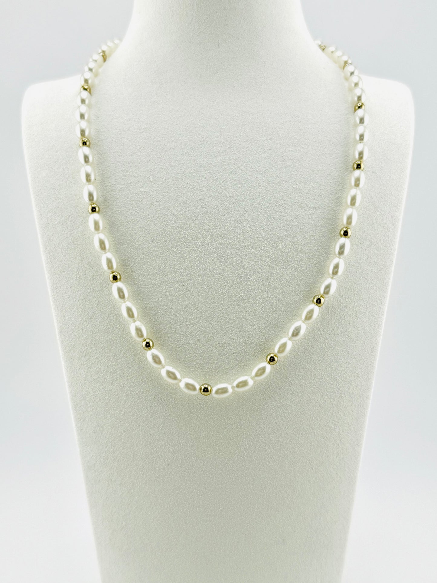 Nova faux pearl necklace
