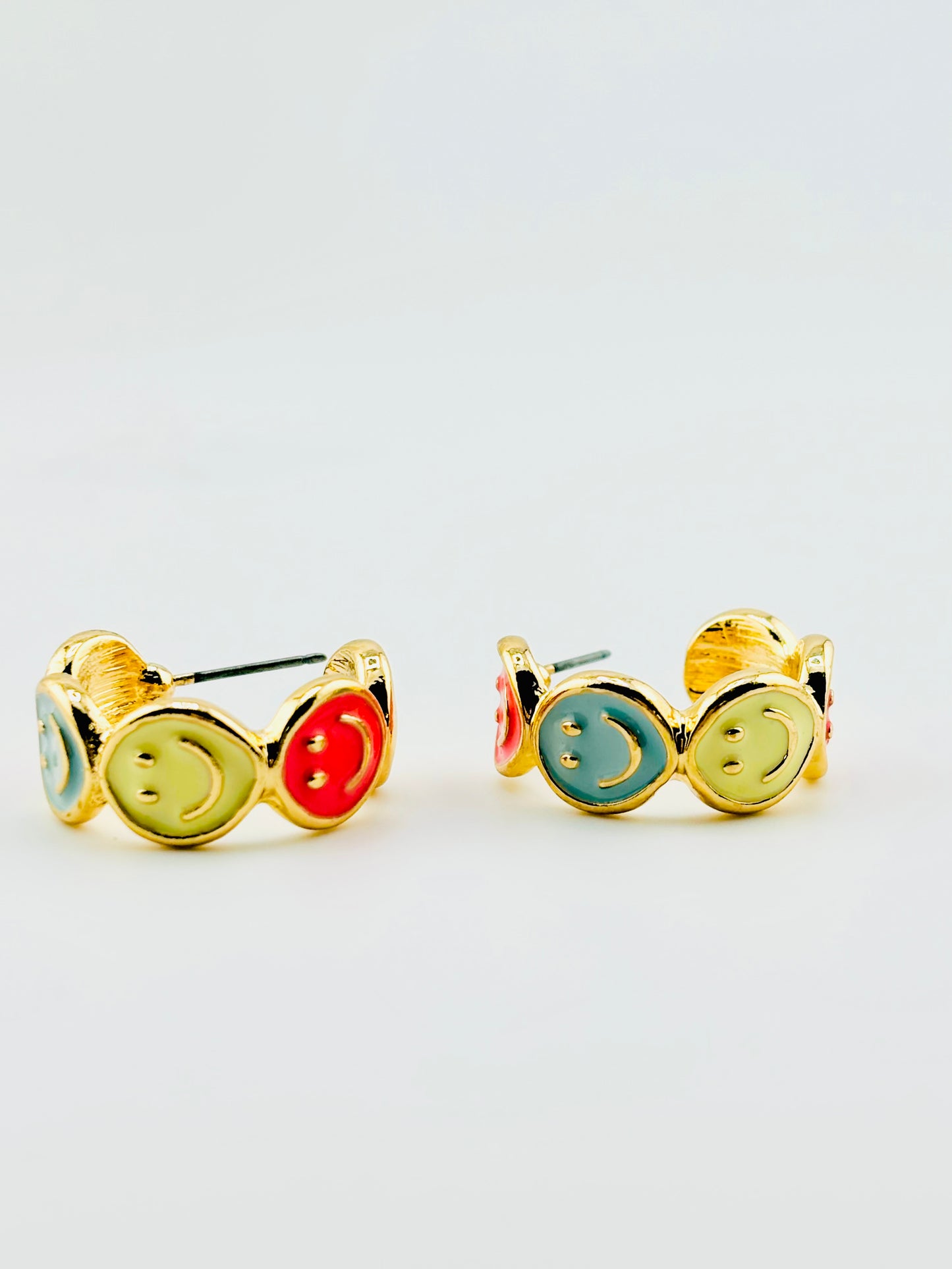 Happy face earrings in enamel hypoallergenic