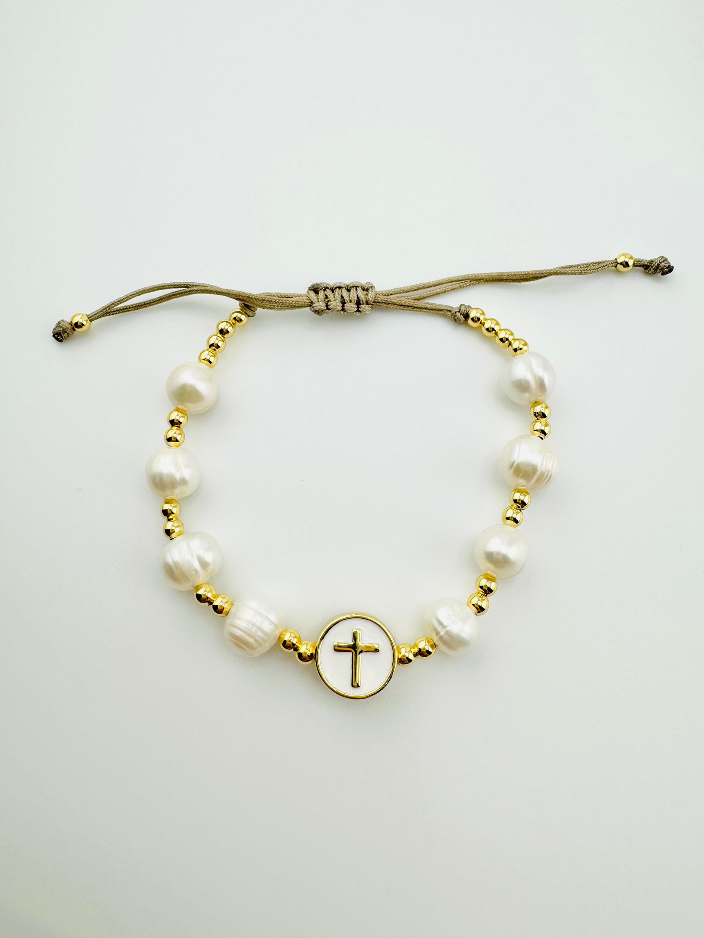 Lyla fresh water pearl and with a cross enamel charm in 18k gold filled