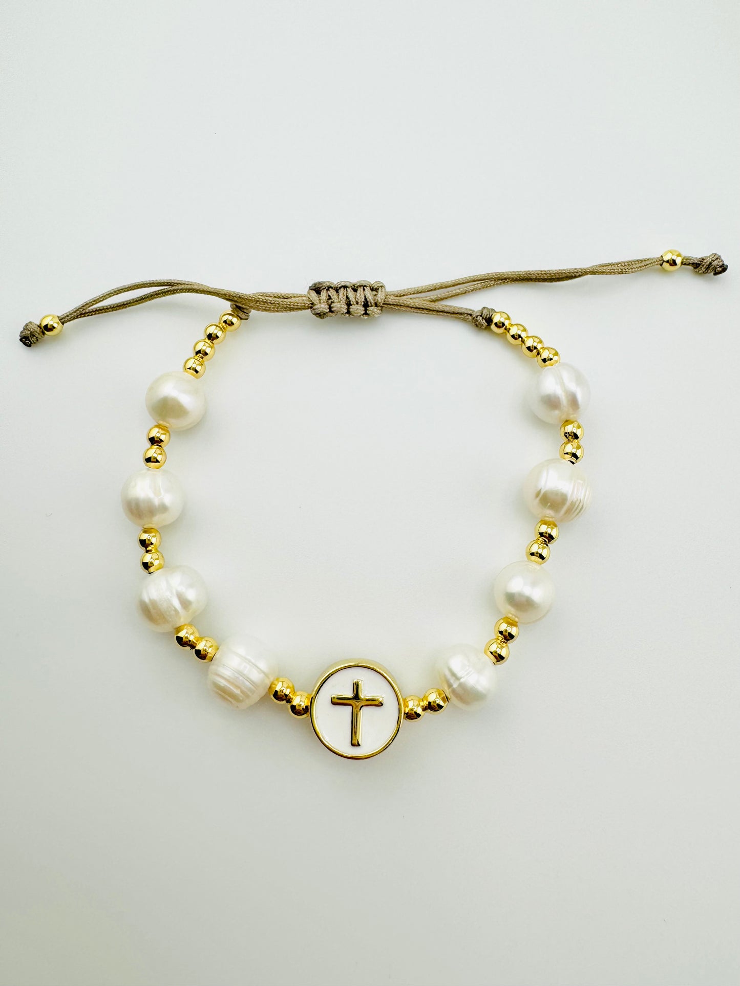 Lyla fresh water pearl and with a cross enamel charm in 18k gold filled