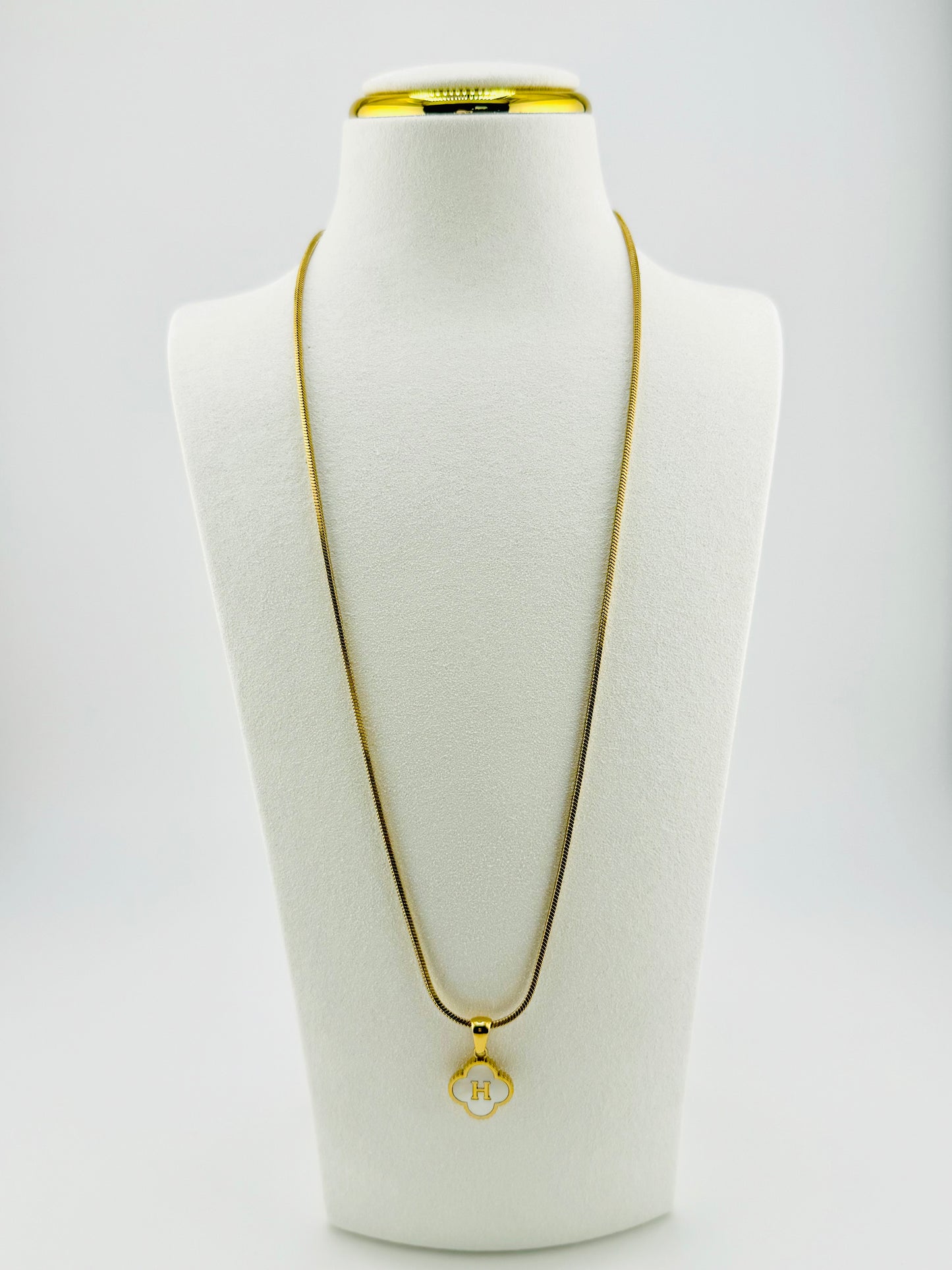 I necklace in stainless steel