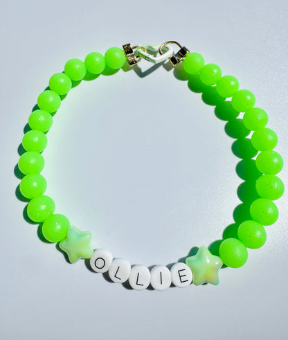 Custom-made pet necklace with colorful beads and name