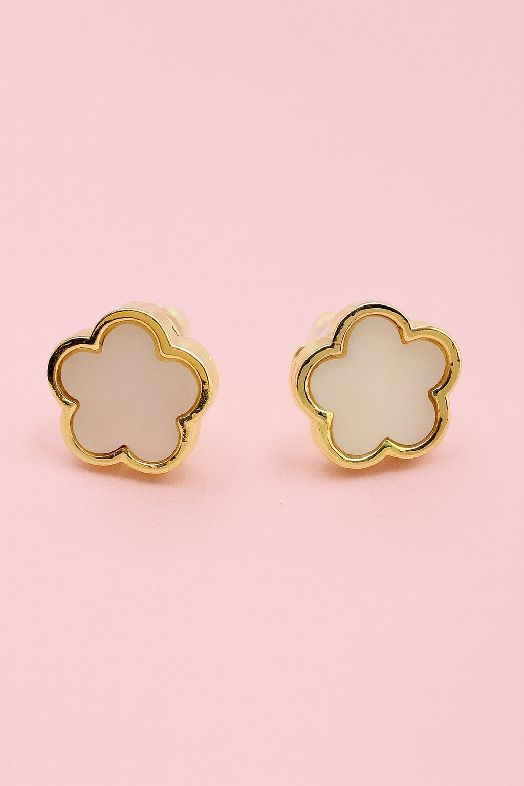 Margaret white earrings in stainless steel