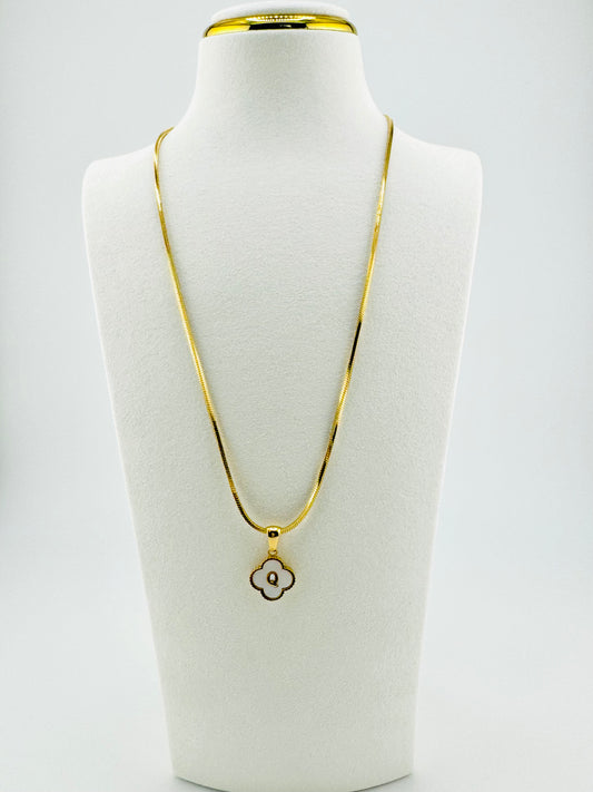 Q Initial necklace in stainless steel