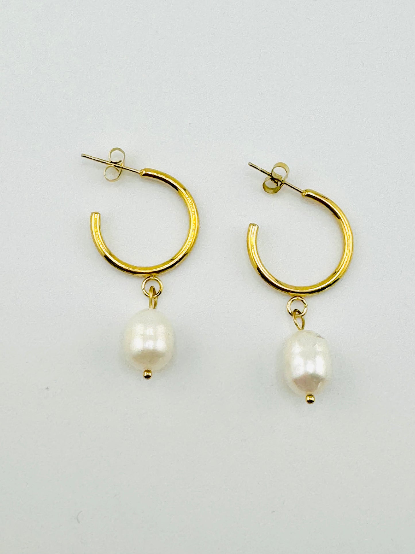 Thin hoop pearl earring in 18k gold filled