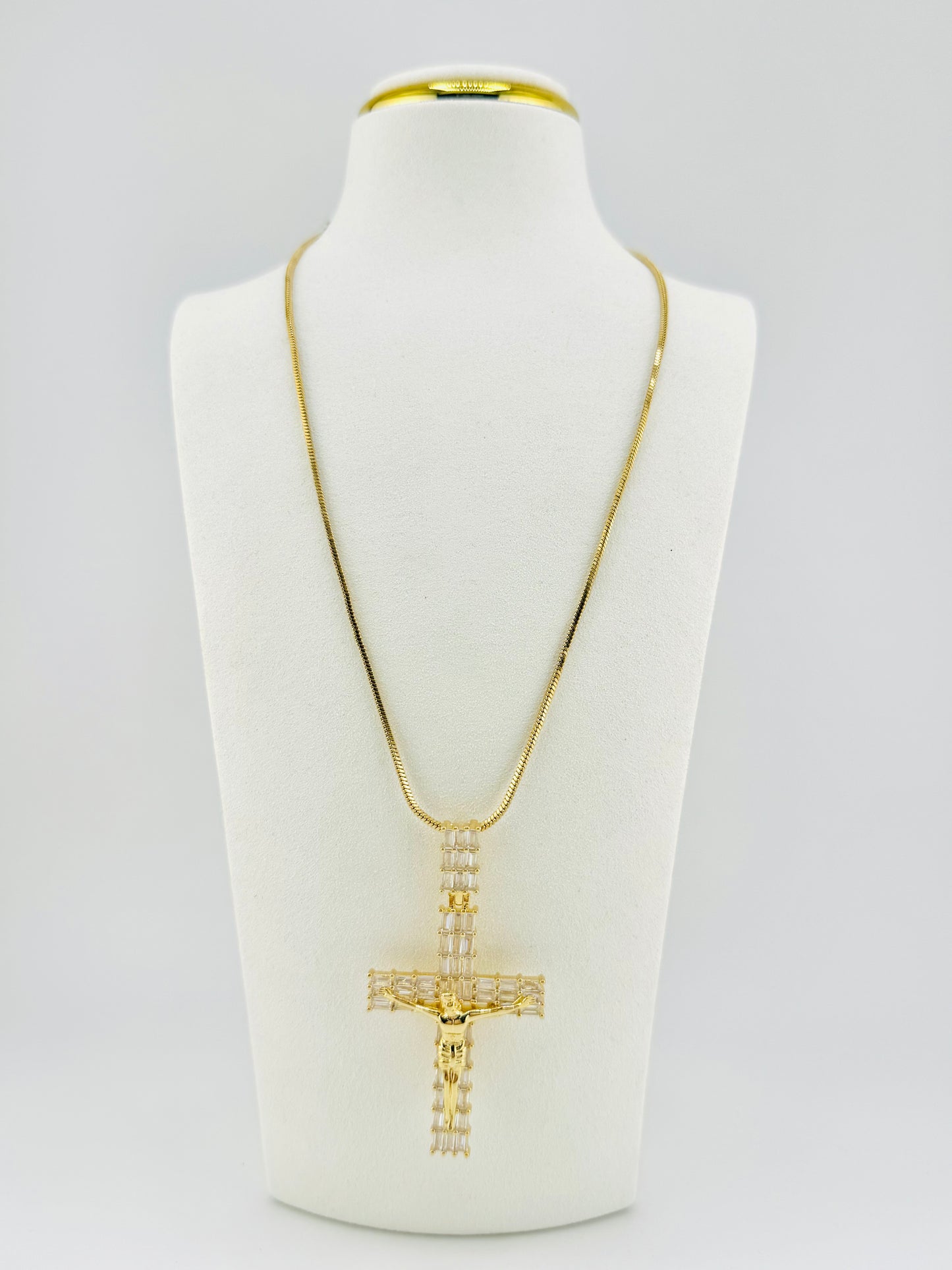 Gorgeous cubic zirconia necklace in 18k gold filled necklace