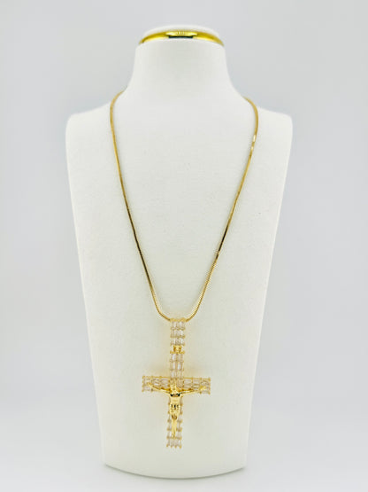 Gorgeous cubic zirconia necklace in 18k gold filled necklace