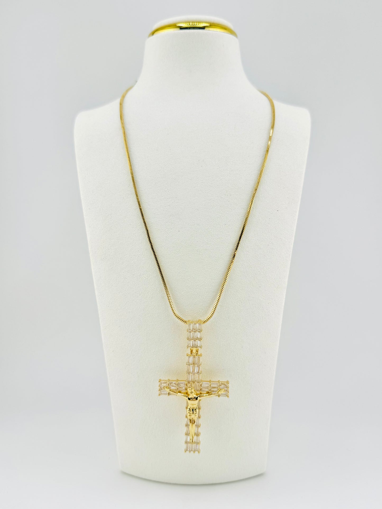 Gorgeous cubic zirconia necklace in 18k gold filled necklace