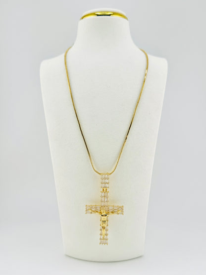 Gorgeous cubic zirconia necklace in 18k gold filled necklace