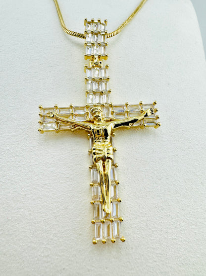 Gorgeous cubic zirconia necklace in 18k gold filled necklace