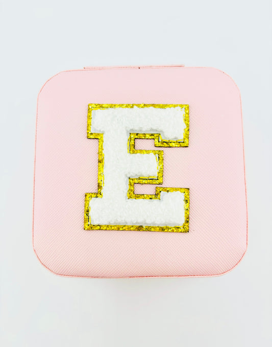 Letter E travel jewelry case in pink
