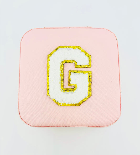 Letter G travel jewelry case in pink