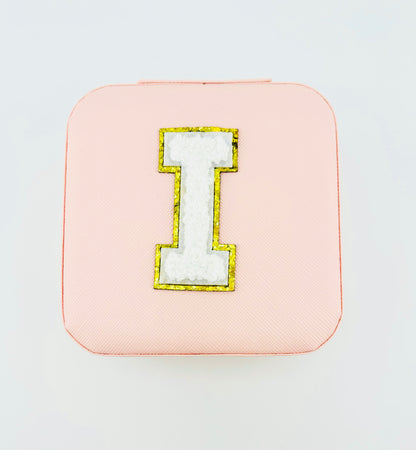 Letter I travel jewelry case in pink