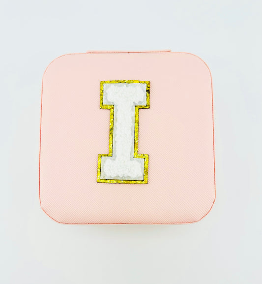 Letter I travel jewelry case in pink