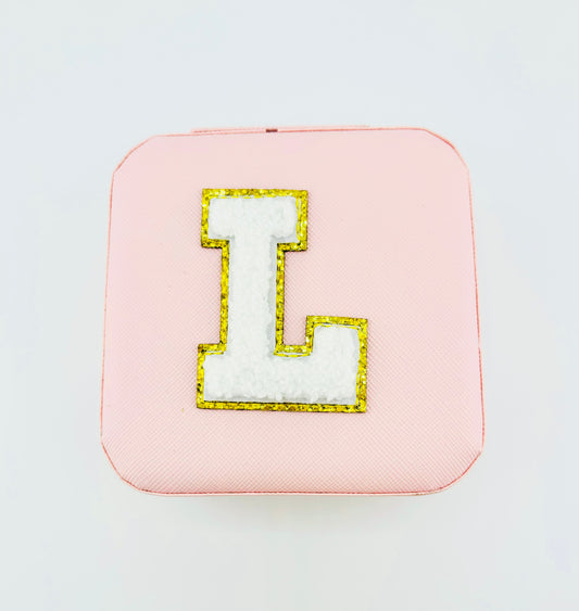Letter L travel jewelry case in pink