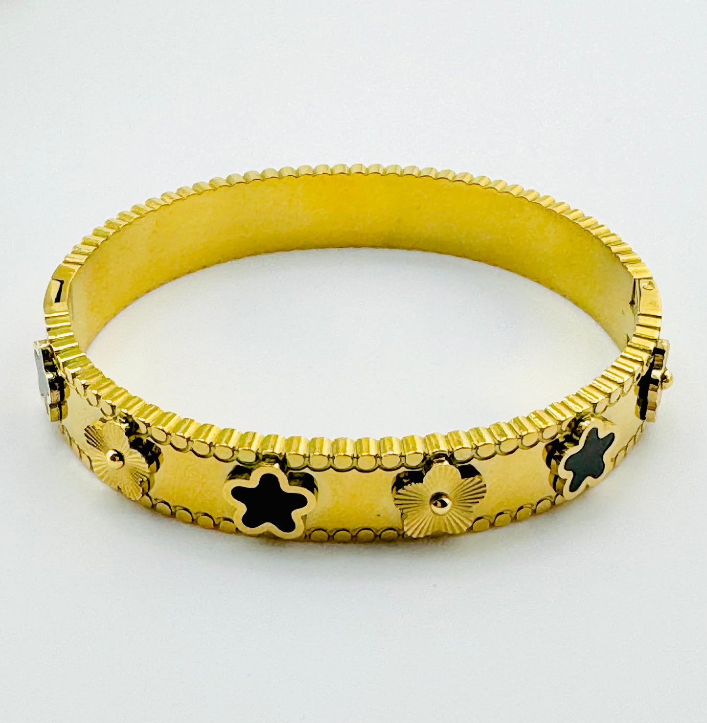 Kinsley bangle in stainless steel clover design bracelet