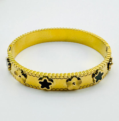 Kinsley bangle in stainless steel clover design bracelet