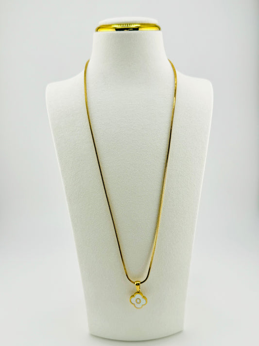 O necklace in stainless steel