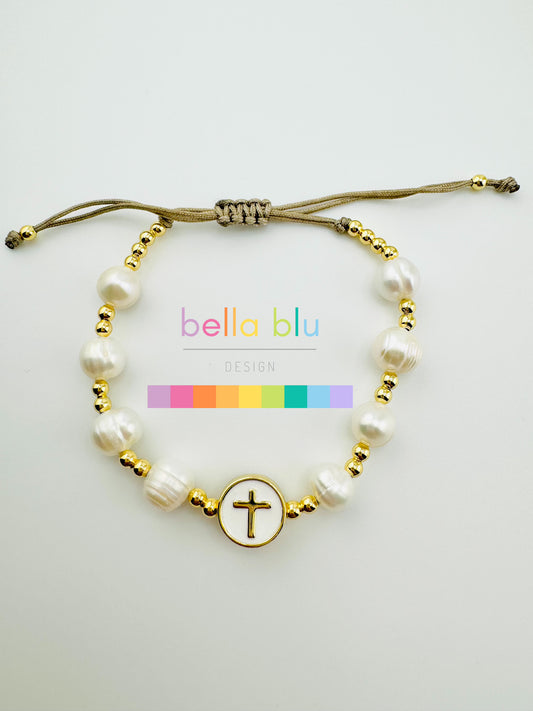 Lyla fresh water pearl and with a cross enamel charm in 18k gold filled